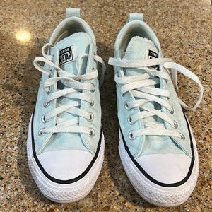 Beautiful, light blue converse:)